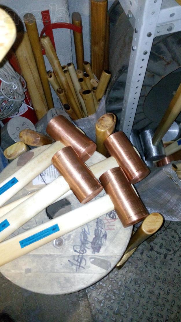 Кувалда омедненная с ручкой Вес: 2,0 кг.